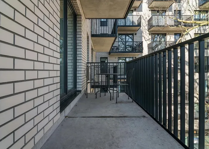 Botanic Gardens With Free Garage By Renters Wrocław