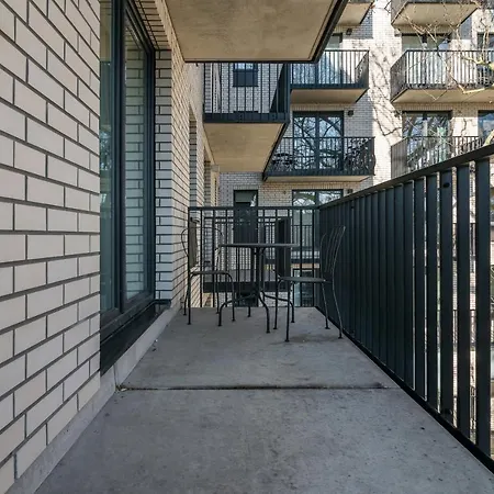 Botanic Gardens With Free Garage By Renters Breslavia